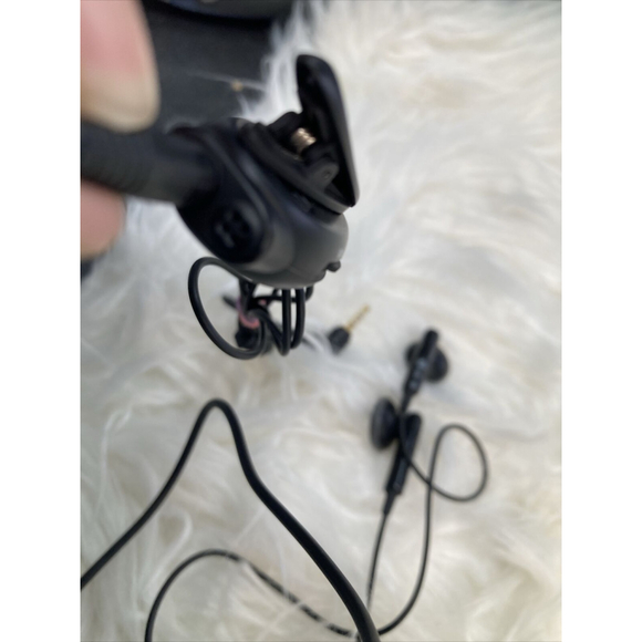 LG WIRED EARPHONES HEADPHONES HANDSFREE MIC HEADSET EARBUDS for CELL PHONES Clip - Picture 8 of 12